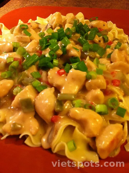 Cơm gà sốt trứng muối