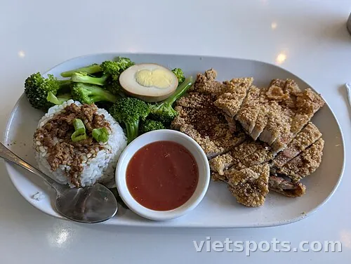 Cơm sườn áp chảo