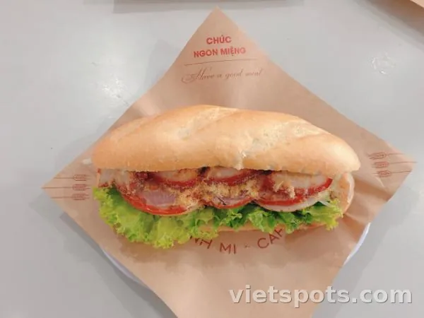 Bánh mì thịt chả truyền thống