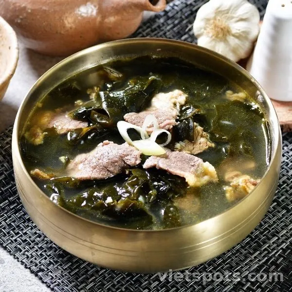 Canh rong biển bò