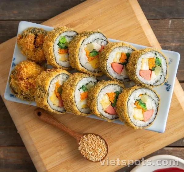 Cơm cuộn chiên xù