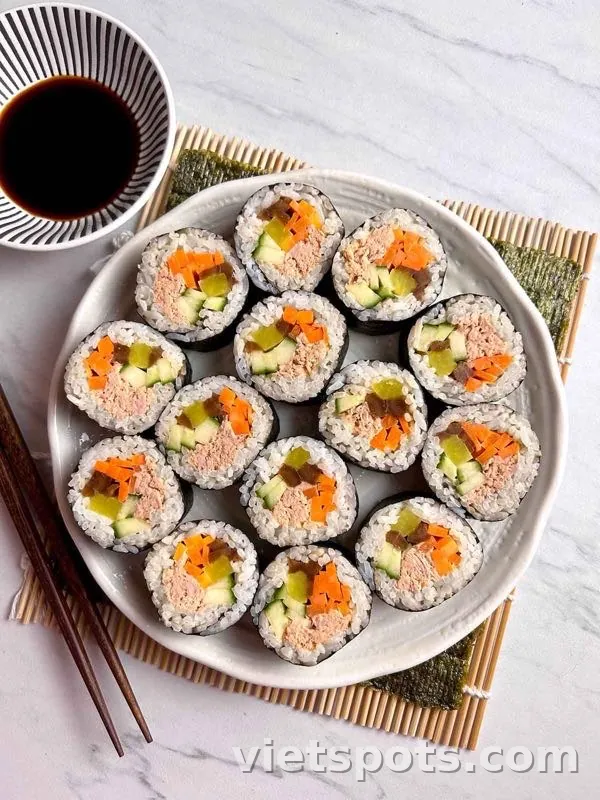 Cơm cuộn cá ngừ