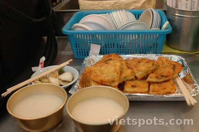 Bánh đậu xanh chiên (Nokdujeon)