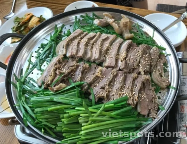 Thịt dê luộc tẩm bổ