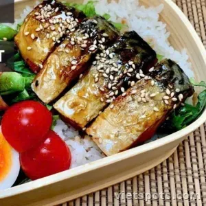 Cơm gạo lứt cá Saba sốt kabayaki