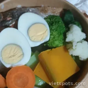 Cơm gạo lứt bò Mỹ áp chảo + rau củ luộc