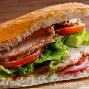 Bánh mì kẹp gà đặc biệt