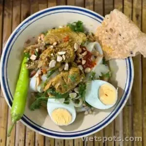 Mì Quảng gà trứng lớn