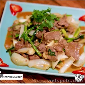 Bò Xào Hành Tây (Không Cơm)