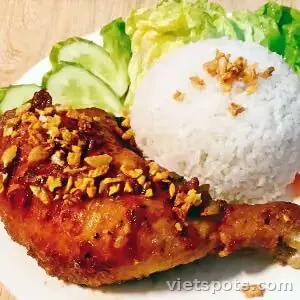 Cơm tấm gà chiên nước mắm