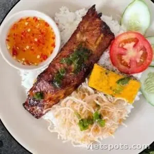Cơm tấm sườn que bì