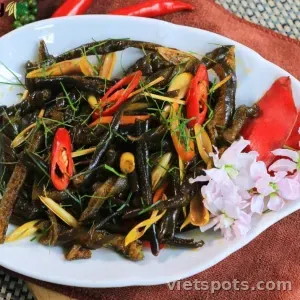 Tảo xoắn Chi Lê xào xả ớt