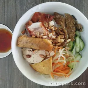 bún trộn thập cẩm