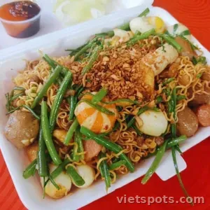 Mì xào cá viên chiên (phần 3 người ăn)