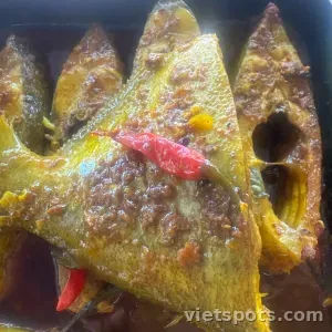 cơm cá chim kho nghệ