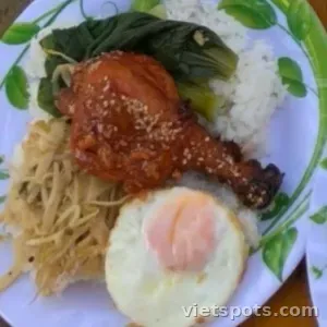 cơm đùi gà sốt, ốp La