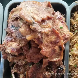 cơm sườn nướng+ trứng luộc