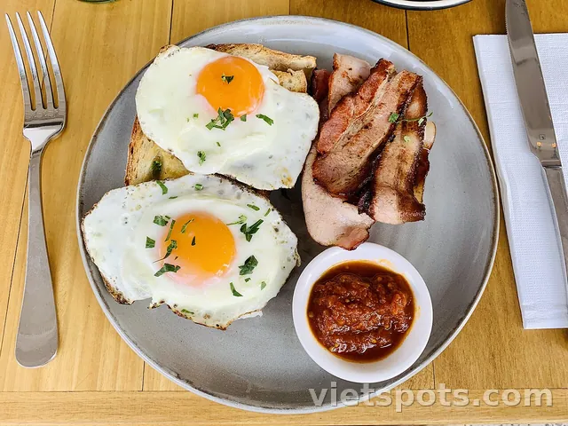 Bánh mì trứng chiên/bác