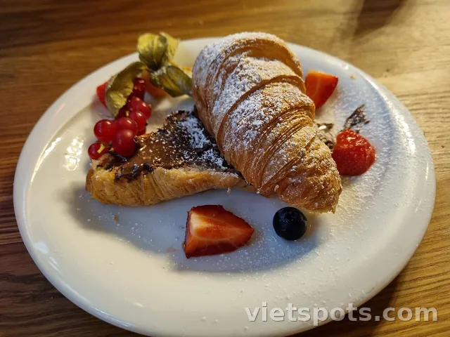 Bánh sừng bò sốt sữa