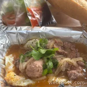 Bò , 2 trứng , xíu mại , pate