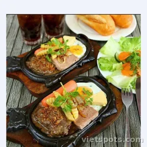 Bò , trứng , xúc xích