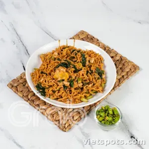 Mì xào tỏi rau cải ngọt