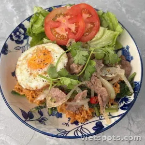 Mì gói Xào Bò