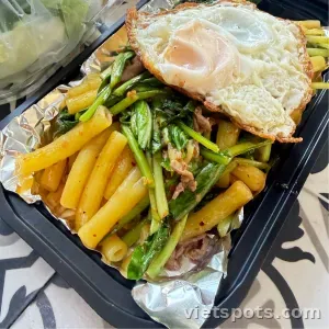 Nui Xào Bò - Trứng Trùm