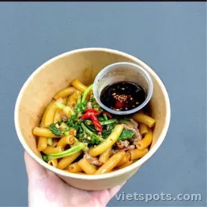 Nui Xào Bò