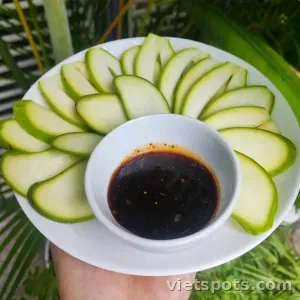 Xoài bao tử chấm sốt "thần thánh"