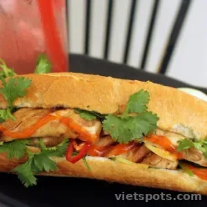 Bánh mì trứng xúc xích
