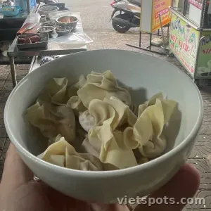 Sủi cảo tôm thịt nước lèo