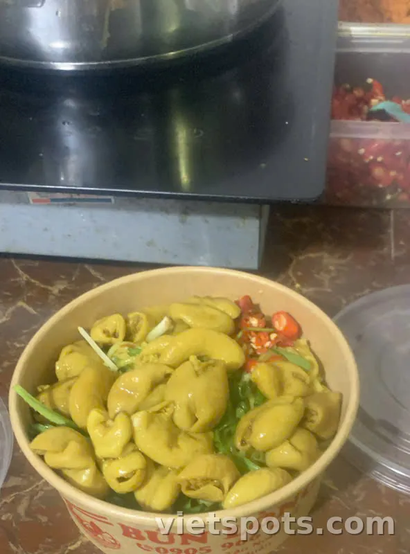 Bún lòng xào nghệ