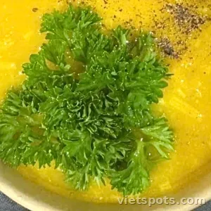 Combo Soup bí đỏ + bánh mì bơ tỏi