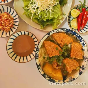 분루에우 (게살 쌀국수)