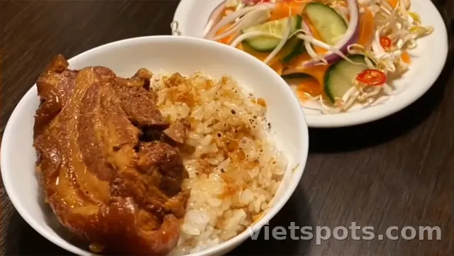 Xôi thịt kho tàu