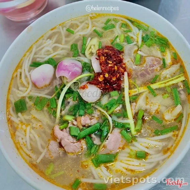 Rare Beef and Pork Loaf Noodle Soup