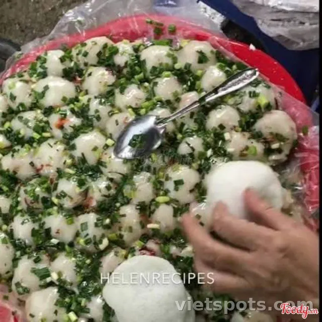 Bánh Ít Trần with Prawn Crackers (4 pcs)