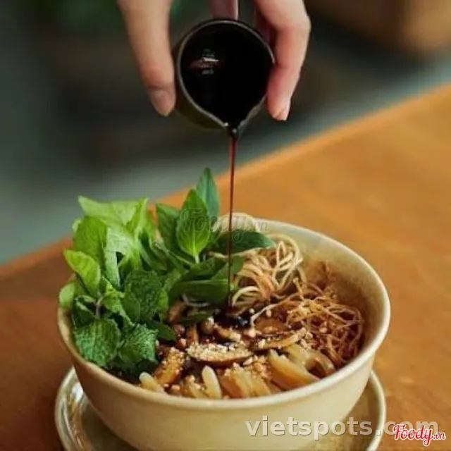 Vegetarian Cao Lầu with Seaweed