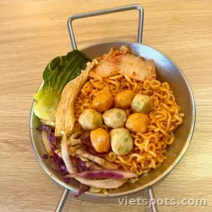 辛味乾麺と魚団子