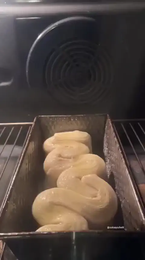 Quá trình bánh mì được nướng